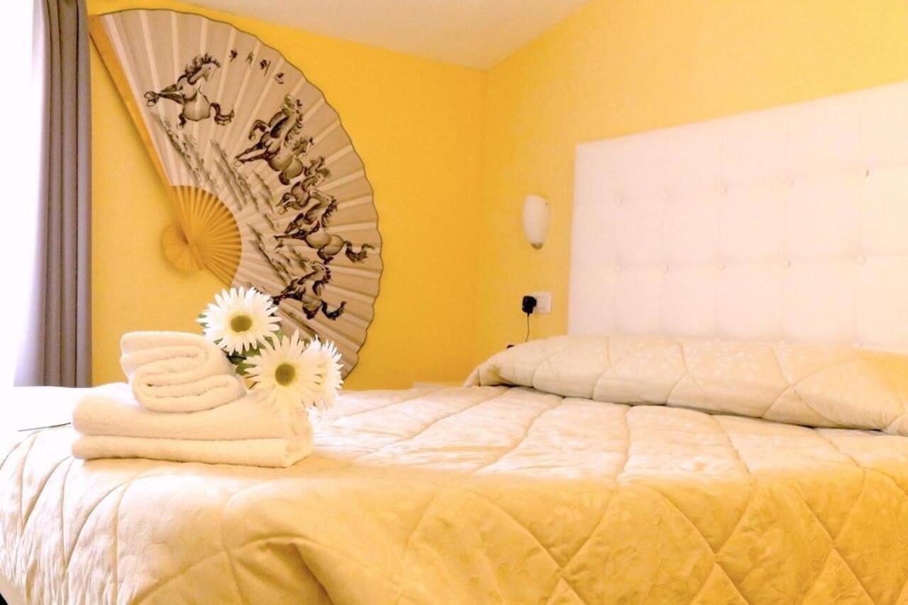 Via Mameli 5 Hotel Sanremo Ngoại thất bức ảnh