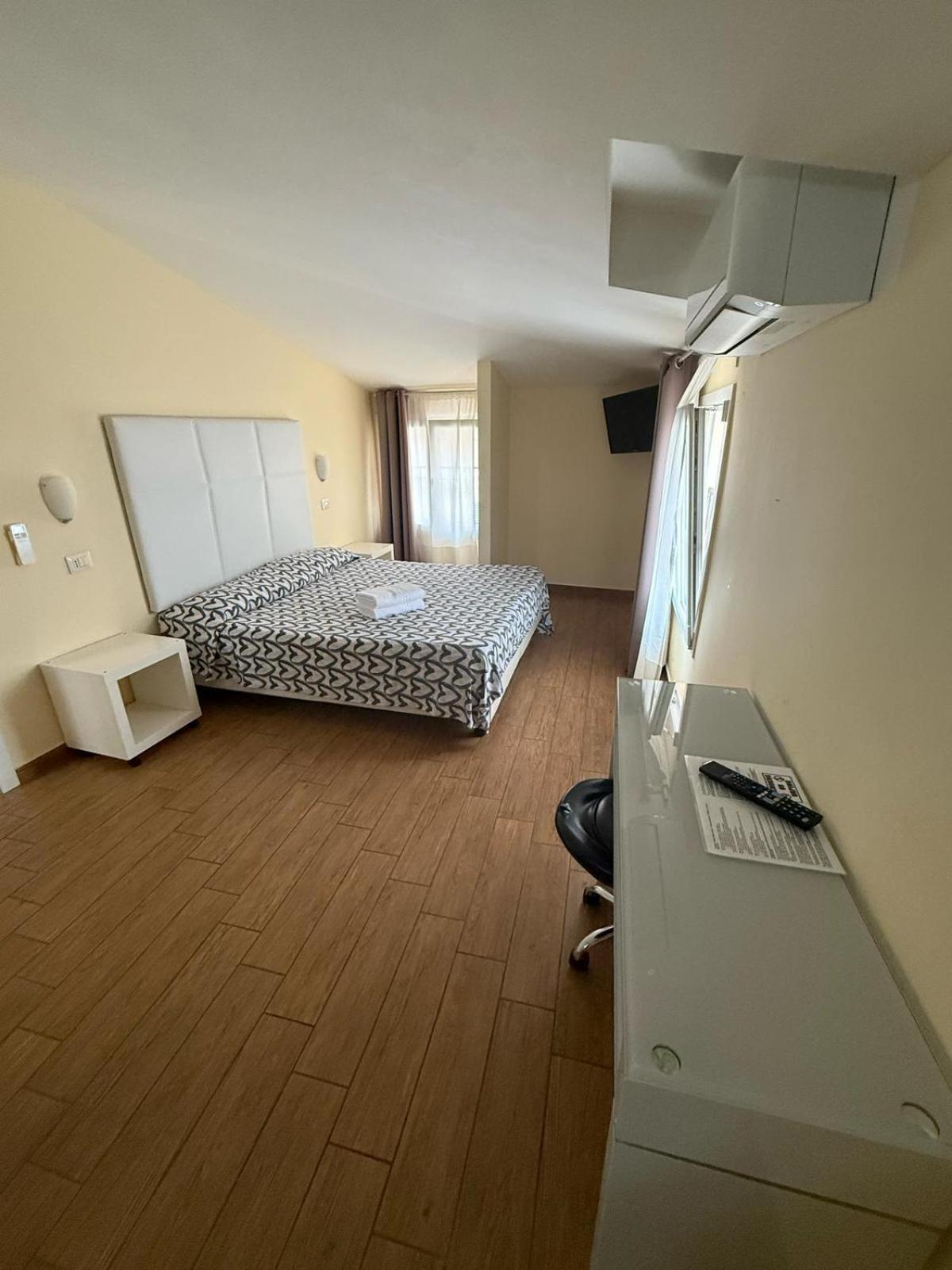 Via Mameli 5 Hotel Sanremo Ngoại thất bức ảnh